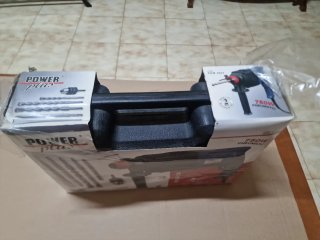 Martillo taladro Powerplus 750W + accesorios