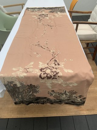 Pañuelo grande rosa con estampado floral