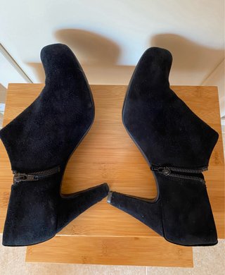Botines de tacón negros