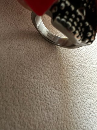 Anello teschio puntinato acciaio