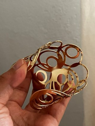 Pulsera dorada calada estilo vintage