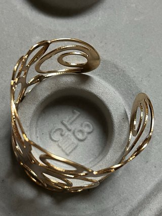 Pulsera dorada calada estilo vintage