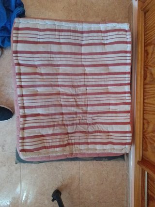 Cama para mascotas a rayas