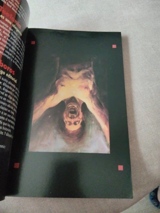 Comic Novela gráfica BLOOD UN RELATO SANGRIENTO