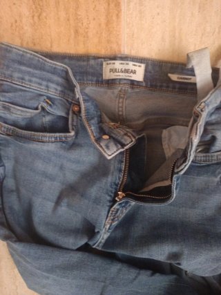 Pantalón vaquero Pull&Bear desgastado