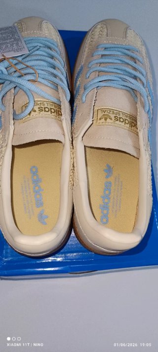 Zapatillas Adidas Beige y Azul