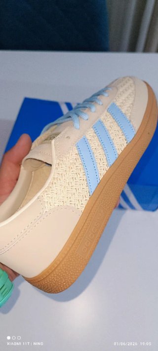 Zapatillas Adidas Beige y Azul