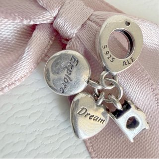 Pandora Charm Corazón Mundo Brújula Estrella