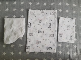 3 Juegos de sábanas (cuna y 2 de carrito)