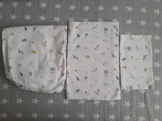 3 Juegos de sábanas (cuna y 2 de carrito)