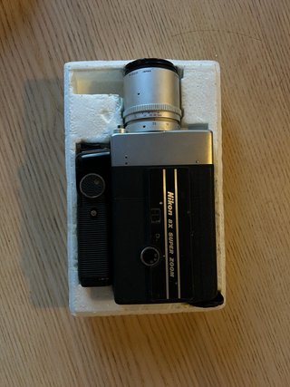 Cámara Super 8 Nikon Plata y Negra