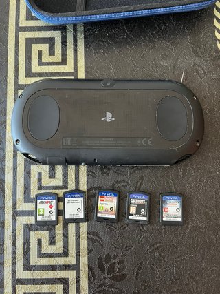 Consola PS Vita + 4 Juegos + Funda y cargador
