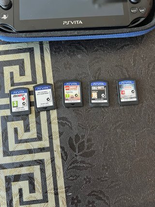 Consola PS Vita + 4 Juegos + Funda y cargador