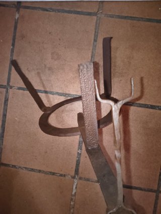 Trébede de hierro forjado