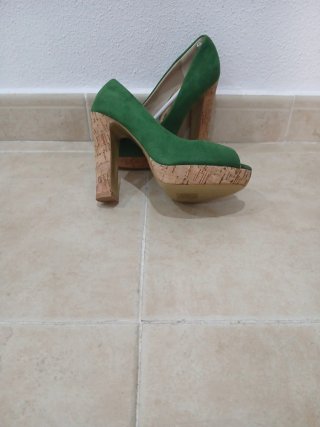 Zapatos de tacón verde peep toe