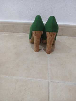 Zapatos de tacón verde peep toe