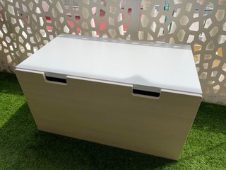 Baúl de IKEA de madera blanca- almacenaje