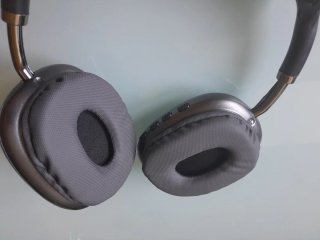 Auriculares Inalámbricos Grises y Plateados