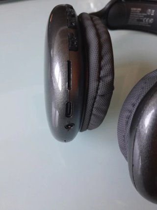 Auriculares Inalámbricos Grises y Plateados