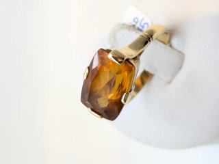 Anillo Oro 18k con Topacio