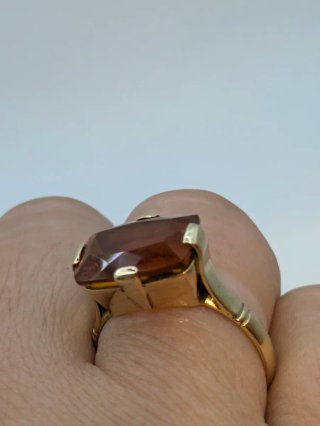 Anillo Oro 18k con Topacio