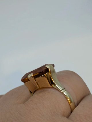 Anillo Oro 18k con Topacio