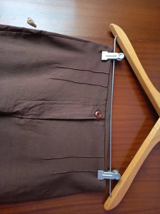 Pantalón pitillo marrón
