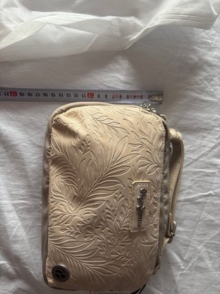 Bolso bandolera beige. Pepe Jeans