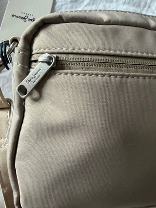 Bolso bandolera beige. Pepe Jeans