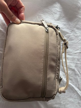 Bolso bandolera beige. Pepe Jeans