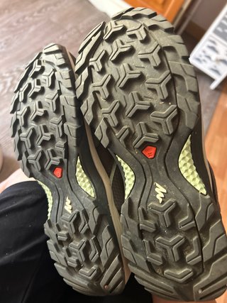 Deportivas Quechua grises y verdes