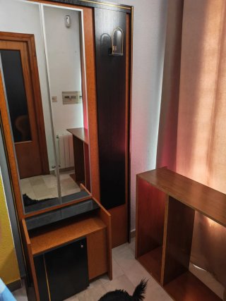 Mueble recibidor madera y cristal