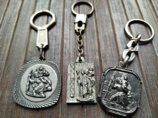 Lote de llaveros de temática religiosa