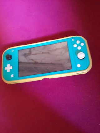 PS4 + Controller + FIFA 21 - Nintendo Switch Lite + FIFA