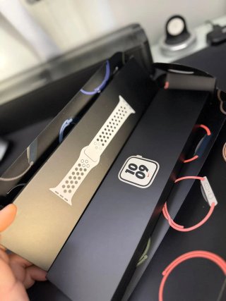 Apple Watch Series 7 Nike Edition en color plata