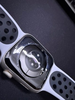 Apple Watch Series 7 Nike Edition en color plata