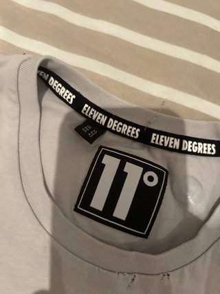 Camiseta 11 Degrees gris claro logo blanco