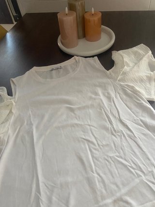 Camiseta Zara blanca con hombros descubiertos