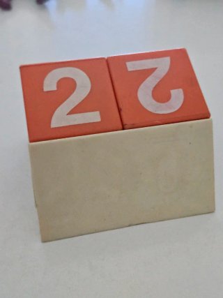 Calendario perpetuo cubi arancioni anni 70