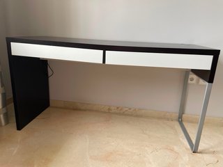 Escritorio IKEA Negro y Blanco