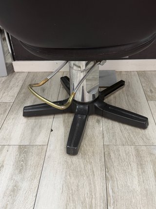 Silla de peluquería negra 1 silla 40e 3 sillas 110