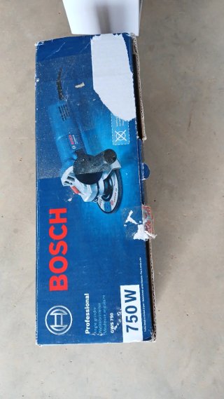 Radial Bosch GWS 750 750W