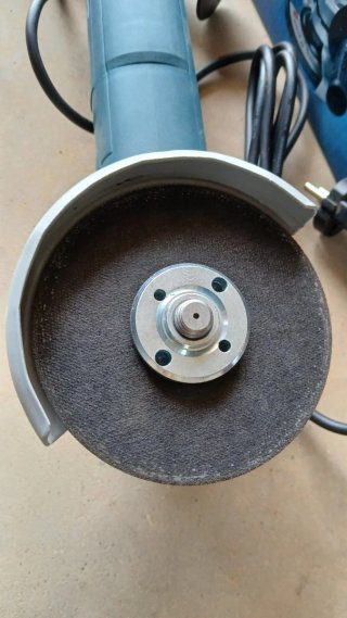 Radial Bosch GWS 750 750W