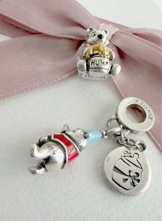 Pandora Winnie the Pooh Charm Cumpleaños