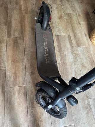 Patinete Eléctrico Negro Minotauro.