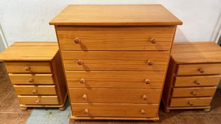 Dormitorio: Somier, cabecero, mesitas y cómoda
