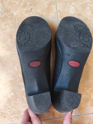 Zapatos de salón Yokono negros.