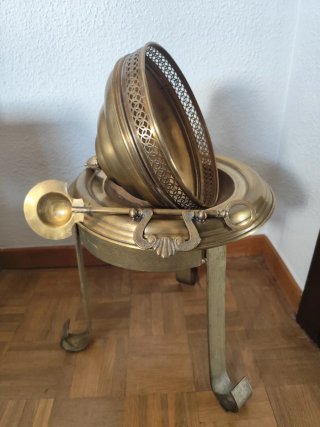 Brasero de latón antiguo