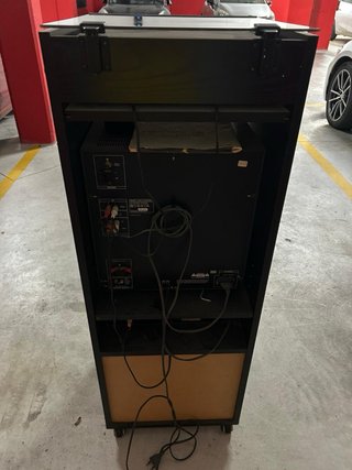 Equipo de música Sony vintage con altavoces