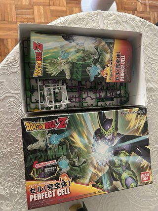 Bandai Perfect Cell + figura regalo